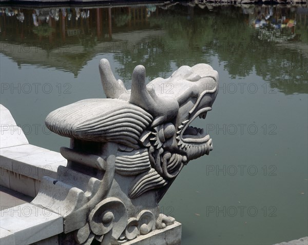 CABEZA DE DRAGON EN EL PALACIO BALNEARIO - 644 AC - ESCULTURA MITOLOGICA
XIAN, BALNEARIO HUAQUING
CHINA