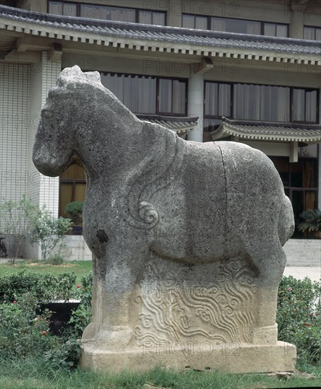 CABALLO - ESCULTURA EN PIEDRA - 3 METROS DE ALTO
XIAN, MUSEO P DE SHAANXI
CHINA