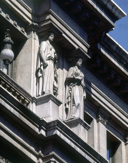 ADARO EDUARDO/SAINZ LASTRA S
CARIATIDES EN LA FACHADA - 1882-91
MADRID, BANCO DE ESPAÑA-EDIFICIO
MADRID