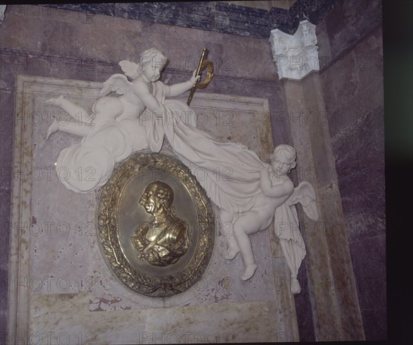 SALAS CARLOS
PANTEON DE REYES- MEDALLON EN BRONCE DORADO DE CARLOS III OBRA DEL PLATERO JOSE ESTRADA- S XVIII
BOTAYA, MONANSTERIO DE SAN JUAN DE LA PEÑA
HUESCA