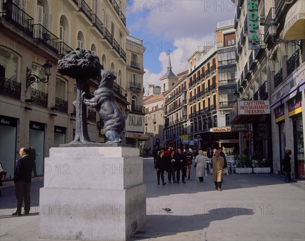 NAVARRO SANTAFE ANTONIO 1906/83
ESTATUA DEL OSO Y EL MADROÑO SIMBOLO DE LA CIUDAD
MADRID, PUERTA DEL SOL
MADRID
This image is not downloadable. Contact us for the high res.