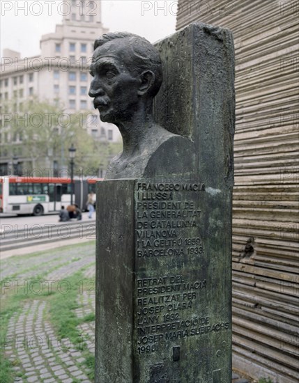 CLARA JOSEP 1878/1958
ESCULTURA DE FRANCESC MACIA I LLUSA EN EN EL MONUMENTO DE LA PLAZA DE CATALUÑA- 1932
BARCELONA, EXTERIOR
BARCELONA
This image is not downloadable. Contact us for the high res.