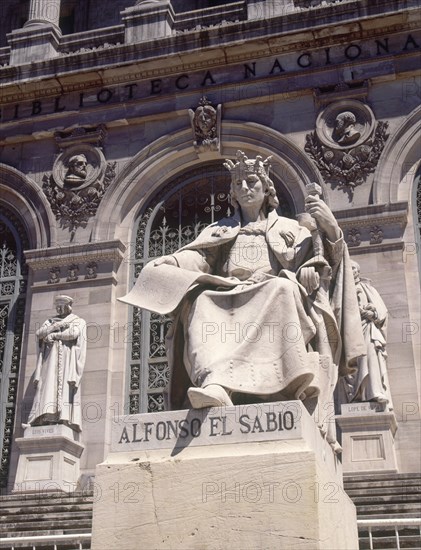 ALCOVERRO
ESCULTURA DE ALFONSO X EL SABIO - FINALES S XIX
MADRID, BIBLIOTECA NACIONAL
MADRID