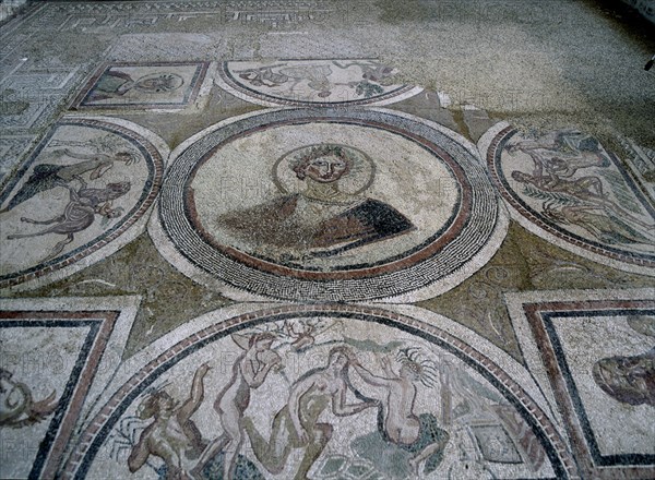 MOSAICO- VILLA DE MATERNO CINEGIO- TONDO CENTRAL DOMINA DE LA CASA-LUNETA DE ACTEON Y DIANA-S IV
CARRANQUE, VILLA ROMANA
TOLEDO