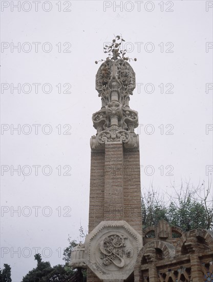 GAUDI ANTONI 1852-1926
REMATE ARQUITECTONICO DEL NARANJO DE ANTIMONIO Y DECORACION DE ROSAS EN LA PARTE BAJA- 1884-87
BARCELONA, FINCA GUELL
BARCELONA