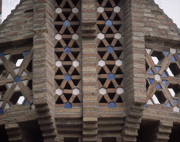GAUDI ANTONI 1852-1926
DETALLE DE LA FACHADA - CORNISA - 1884-87
BARCELONA, FINCA GUELL
BARCELONA