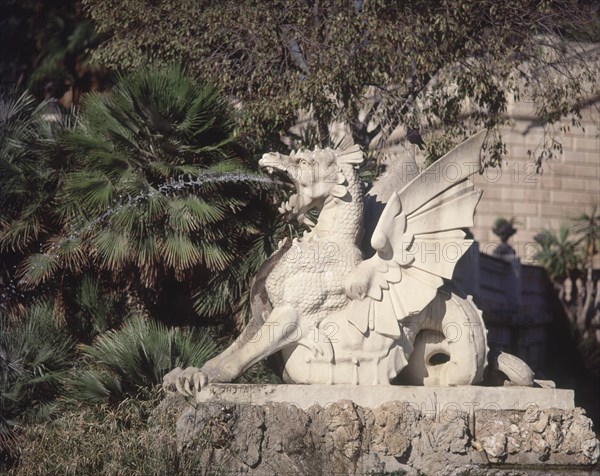 DETALLE DE LA ESCULTURA DE UN DRAGON EN LA CASCADA MONUMENTAL EN LA QUE TRABAJO GAUDI
BARCELONA, PARQUE DE LA CIUDADELA
BARCELONA