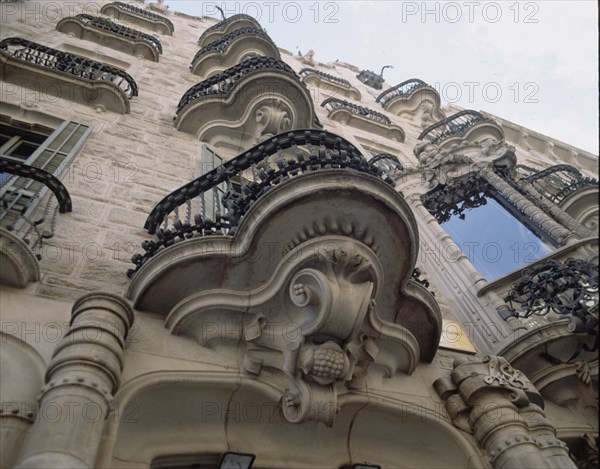 GAUDI ANTONI 1852-1926
DET DE LA FACHADA - BALCONES TRILOBULADOS - 1898-1900
BARCELONA, CASA CALVET
BARCELONA