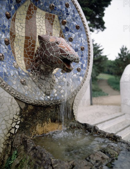 GAUDI ANTONI 1852-1926
MEDALLON CERAMICO CON EL ESCUDO DE CATALUÑA DEL QUE SURGE LA CABEZA DE UNA SERPIENTE- 1900/1914
BARCELONA, PARQUE GÜELL
BARCELONA

This image is not downloadable. Contact us for the high res.