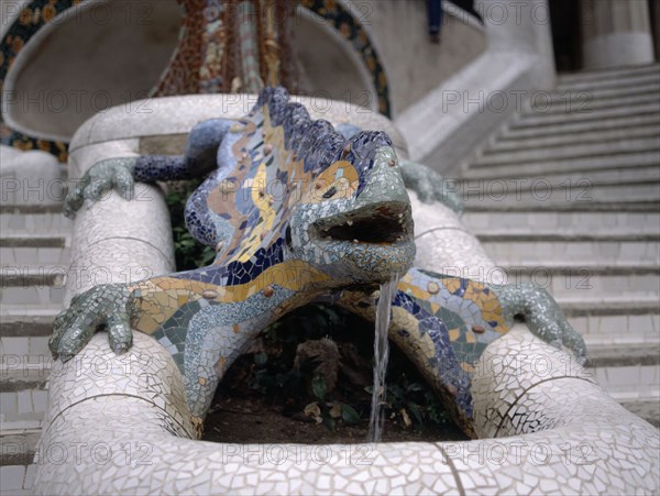 GAUDI ANTONI 1852-1926
LAGARTO O DRAGON CERAMICO MULTICOLOR - 1900/1914
BARCELONA, PARQUE GÜELL
BARCELONA