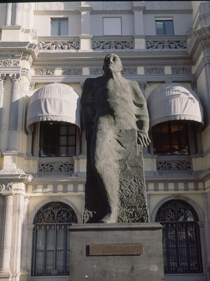 ESTATUA DE ROMULO BOSCH Y ALSINA - 1852/1923
BARCELONA, EXTERIOR
BARCELONA