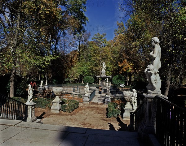 Algardi, entrée du jardin des statues avec la fontaine d'Hercule et l'Hydre de Lerne au centre