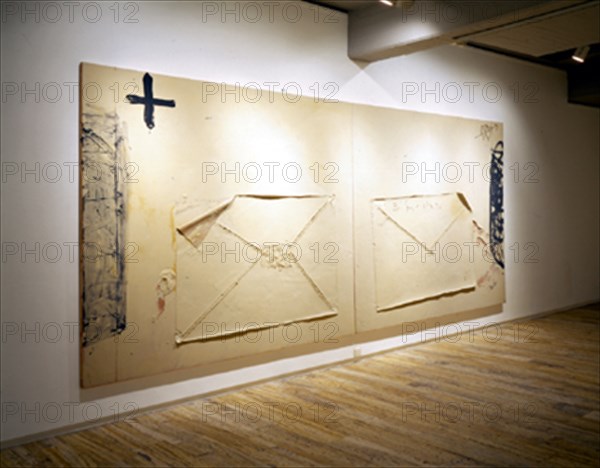 TAPIES ANTONI 1923-
DIPTICO DE LOS SOBRES - 1997 - TECNICA MIXTA SOBRE MADERA - 250 x 610
BARCELONA, FUNDACION ANTONI TAPIES
BARCELONA