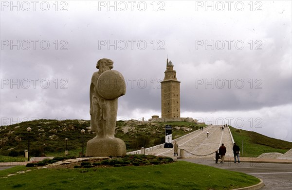 ESTATUA DE BREOGAN CON LA TORRE DE HERCULES AL FONDO
CORUÑA, EXTERIOR
CORUÑA