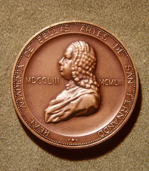 ANVERSO - MONEDA DE LA REAL ACADEMIA DE SAN FERNANDO CON LA EFIGIE DE FERNANDO VI- Conj nº 7075
MADRID, COLECCION MARQUES DE LOZOYA
MADRID
