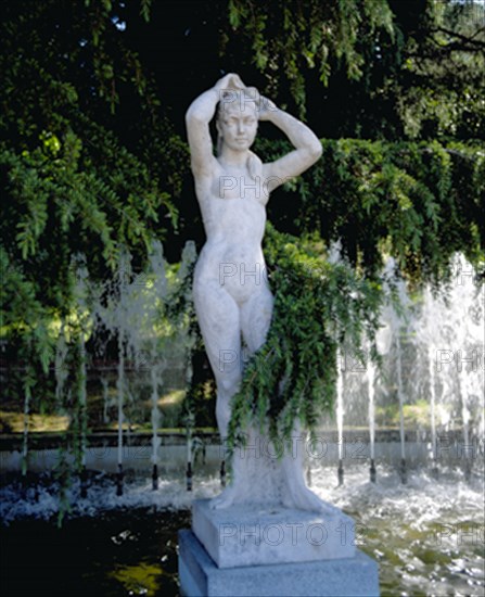 ESTATUA FEMENINA EN UNA FUENTE DE LOS JARDINES DE LA ROSALEDA
MADRID, PARQUE DEL OESTE
MADRID