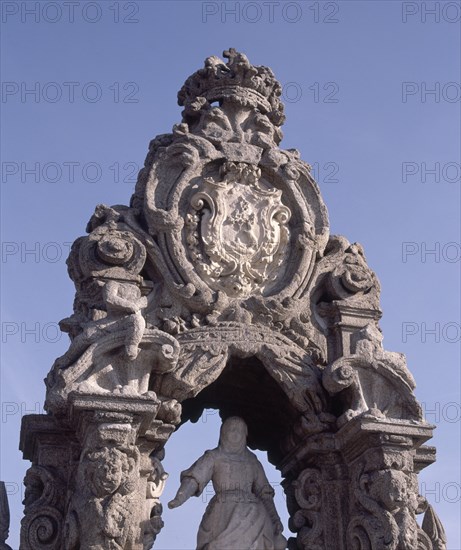 RIBERA PEDRO DE 1683/1742
ESCUDO DE LA HORNACINA DEDICADA A SANTA MARIA DE LA CABEZA-S XVIII-JUAN RON AUTOR DE LA ESCULTURA
MADRID, PUENTE DE TOLEDO
MADRID