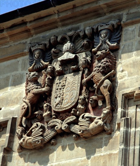 BLASON DE UNA CASA SEÑORIAL
SANTILLANA DEL MAR, EXTERIOR
CANTABRIA