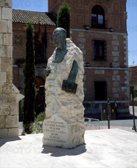 MONUMENTO A LUIS ASTRANA MARIN EN LA PLAZA MAYOR - 1997
ALCALA DE HENARES, EXTERIOR
MADRID