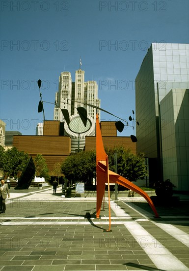 CALDER ALEXANDER 1898/1976
SOUTHERN CROSS - 1963  - ESCULTURA EXPUESTA FRENTE AL MUSEO DE ARTE MODERNO
SAN FRANCISCO-CALIFORNIA, YERBA BUENA GARDENS
EEUU