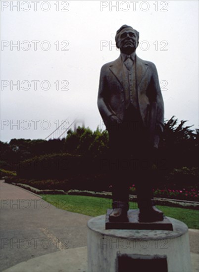 ESCULTURA DE JOSEPH STRAUSS INGENIERO DEL PUENTE GOLDEN GATE
SAN FRANCISCO-CALIFORNIA, PARQUE GOLDEN GATE
EEUU

This image is not downloadable. Contact us for the high res.