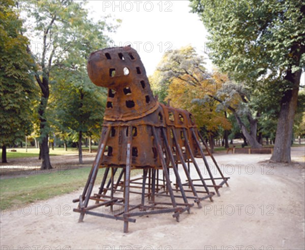 MASCARO XAVIER
CABALLO DE TROYA II - 2001 - EXPOSICION DE ESCULTURA ESPAÑOLA CONTEMPORANEA EN EL RETIRO
MADRID, RETIRO
MADRID
