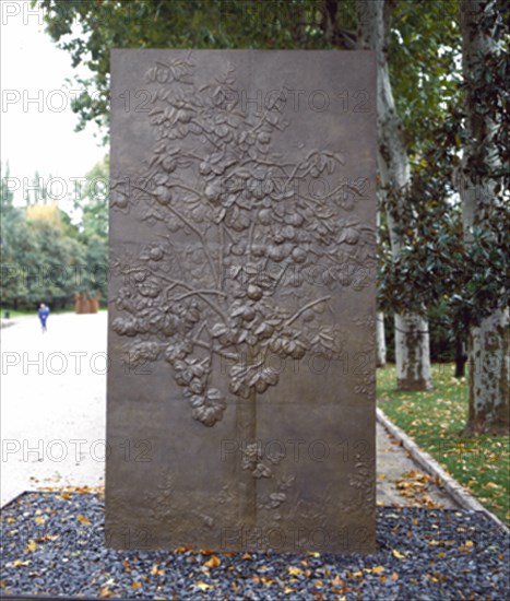 LOPEZ FRANCISCO
CUBO DE COBRE CON RAMO DE FLORES MEMBRILLO E HIGUERA - 1986
MADRID, RETIRO
MADRID