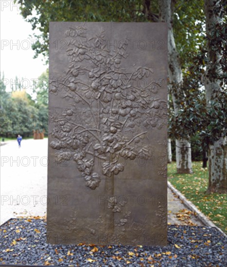 LOPEZ FRANCISCO
CUBO DE COBRE CON RAMO DE FLORES MEMBRILLO E HIGUERA - 1986
MADRID, RETIRO
MADRID