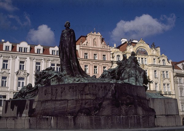 ESCULTURA DE JAN HUS PRECURSOR DE LA REFORMA PROTESTANTE - ESCULTURA ART NOUVEAU - 1915
PRAGA, EXTERIOR
REPUBLICA CHECA