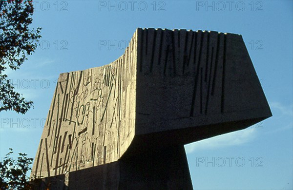 VAQUERO PALACIOS/VAQUERO TURCIOS
MONUMENTO AL DESCUBRIMIENTO DE AMERICA EN LOS JARDINES DEL DESCUBRIMIENTO-PLAZA DE COLON-1977
MADRID, EXTERIOR
MADRID