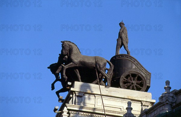 BASTERRA HIGINIO 1876/1957
CUADRIGA QUE REMATA UNO DE LOS TORREONES DEL EDIFICIO - 1922
MADRID, BANCO BILBAO VIZCAYA-ALCALA
MADRID