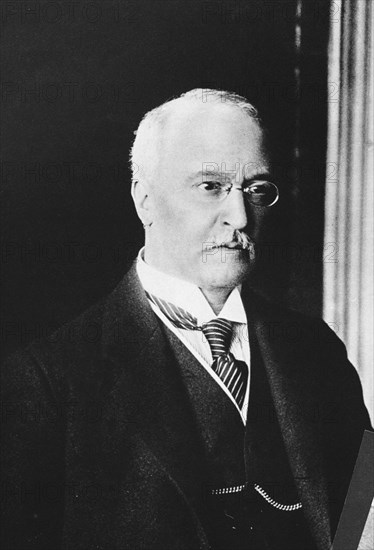 RUDOLF DIESEL 1858-1913 - INGENIERO ALEMAN-INVENTOR DEL MOTOR  Y PATENTO EL MOTOR DE COMBUSTION INTE
Grabados sin documentar

This image is not downloadable. Contact us for the high res.