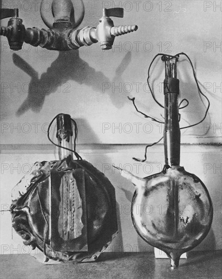 LAWRENCE ESRNEST ORLANDO 1901/1958
PRIMEROS CICLOTRONES - DISPOSITIVO PARA ACELERAR PARTICULAS SUBATOMICAS
Grabados sin documentar
This image is not downloadable. Contact us for the high res.