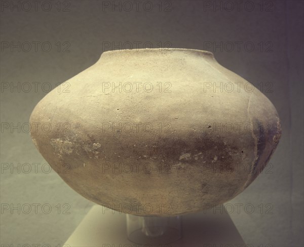 VASIJA NEOLITICA PROCEDENTE DE SIMAS DE BENAOCAZ - V MILENIO AC
CADIZ, MUSEO ARQUEOLOGICO Y BB ARTES
CADIZ