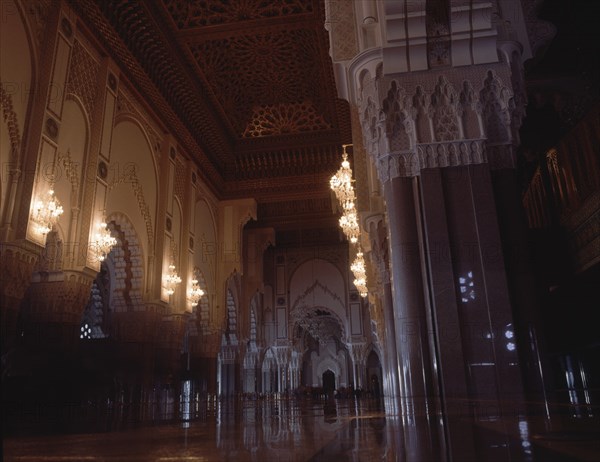 PINSEAU MICHEL
INTERIOR - SALA DE ORACIONES CON EL MIHRAB AL FONDO - 1986/1993
CASABLANCA, MEZQUITA DE HASSAN II
MARRUECOS