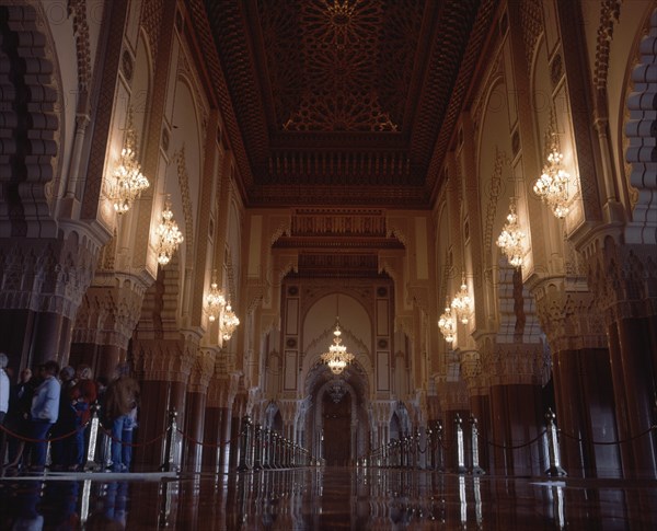 PINSEAU MICHEL
INTERIOR - NAVE CENTRAL DE LA SALA DE ORACIONES CON EL MIHRAB AL FONDO - 1986/1993
CASABLANCA, MEZQUITA DE HASSAN II
MARRUECOS

This image is not downloadable. Contact us for the high res.