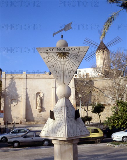 RELOJ DE SOL EN LA EXPLANADA DE SANTO DOMINGO - 1986
PALMA, EXTERIOR
MALLORCA