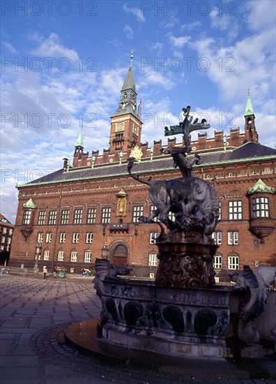 NYRON MARTIN 1849/1921
PLAZA DEL AYUNTAMIENTO - FUENTE DEL TORO Y EL DRAGON - CASA CONSISTORIAL 1905
COPENHAGUE, AYUNTAMIENTO
DINAMARCA