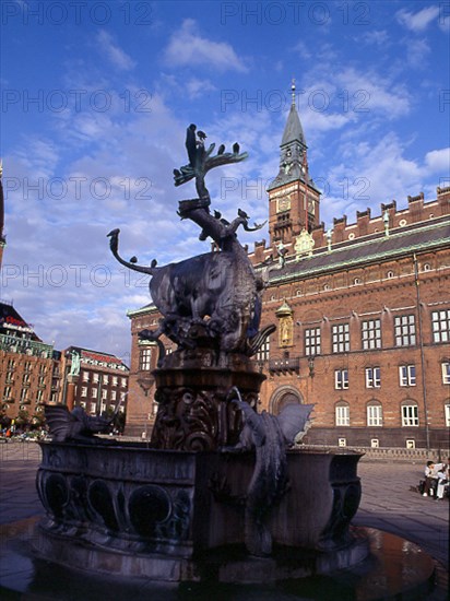 NYRON MARTIN 1849/1921
PLAZA DEL AYUNTAMIENTO - FUENTE DEL TORO Y EL DRAGON - CASA CONSISTORIAL 1905
COPENHAGUE, AYUNTAMIENTO
DINAMARCA