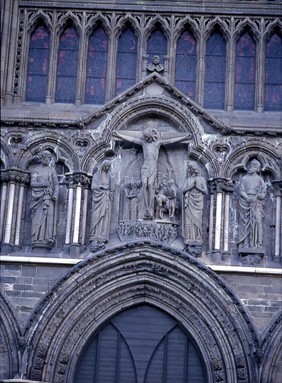 RASMUSSEN WILHELM
GRUPO DE LA CRUCIFIXION EN LA FACHADA OESTE - CATEDRAL GOTICA RESTAURADA EN EL S XX
TRONDHEIM, CATEDRAL DE NIDAROS
NORUEGA