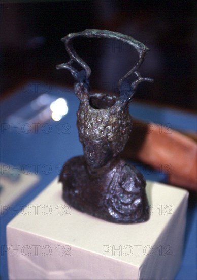 BALSAMARIO DE BRONCE REPRESENTANDO AL DIOS MERCURIO - S II/III DC
DENIA, MUSEO ARQUEOLOGICO
ALICANTE
This image is not downloadable. Contact us for the high res.