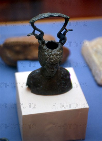 BALSAMARIO DE BRONCE REPRESENTANDO AL DIOS MERCURIO - S II/III DC
DENIA, MUSEO ARQUEOLOGICO
ALICANTE
This image is not downloadable. Contact us for the high res.