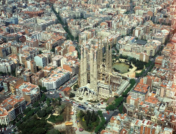 Aerial view of the Sagrada Familia in Barcelone