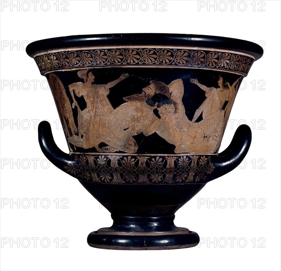 EUPHRONIOS
CRATERA DE FIGURAS TRICOLORES - COMBATE DE HERCULES Y ANTEO
PARIS, MUSEO LOUVRE-INTERIOR
FRANCIA