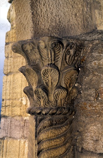 CAPITEL DE UNO DE LOS MIRADORES CON DECORACION VEGETAL - S IX
OVIEDO, SANTA MARIA DEL NARANCO
ASTURIAS