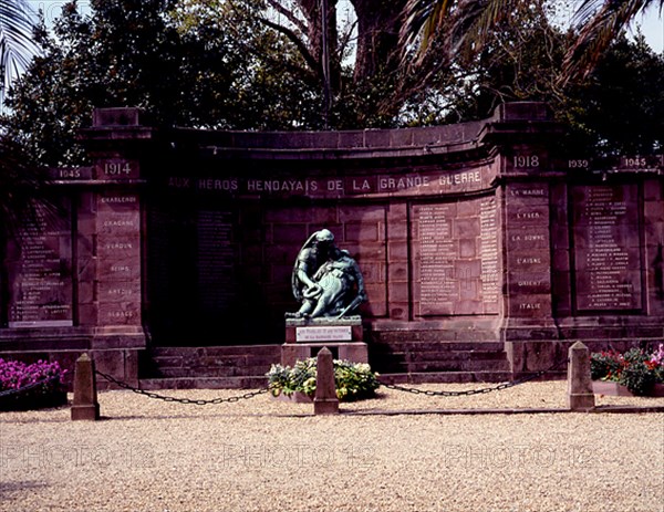 MONUMENTO CONMEMORATIVO A LOS HEROES DE HENDAYA VICTIMAS DE LA BARBARIE NAZI
HENDAYA, EXTERIOR
FRANCIA