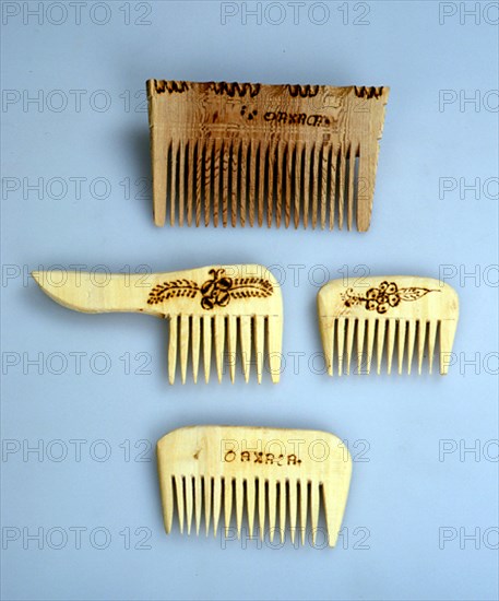 PEINES DE MADERA PROCEDENTES DE OAXACA XILOGRAFIADAS