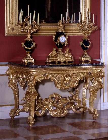 CONSOLA DE LA EPOCA DE FELIPE V SITUADA EN EL GABINETE DE LOS ESPEJOS-PLANTA PRINCIPAL- S XVIII
LA GRANJA, PALACIO REAL
SEGOVIA