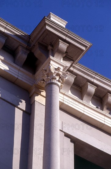 Gonzalez Vélasquez, Corniche de la façade principale