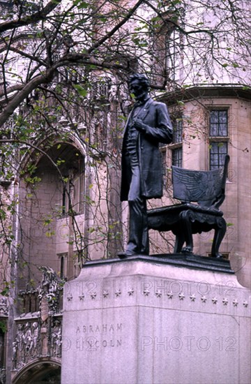 SAN GAUDEN AUGUST
ESTATUA DE ABRAHAM LINCOLN-FRENTE AL PARLAMENTO
LONDRES, EXTERIOR
INGLATERRA